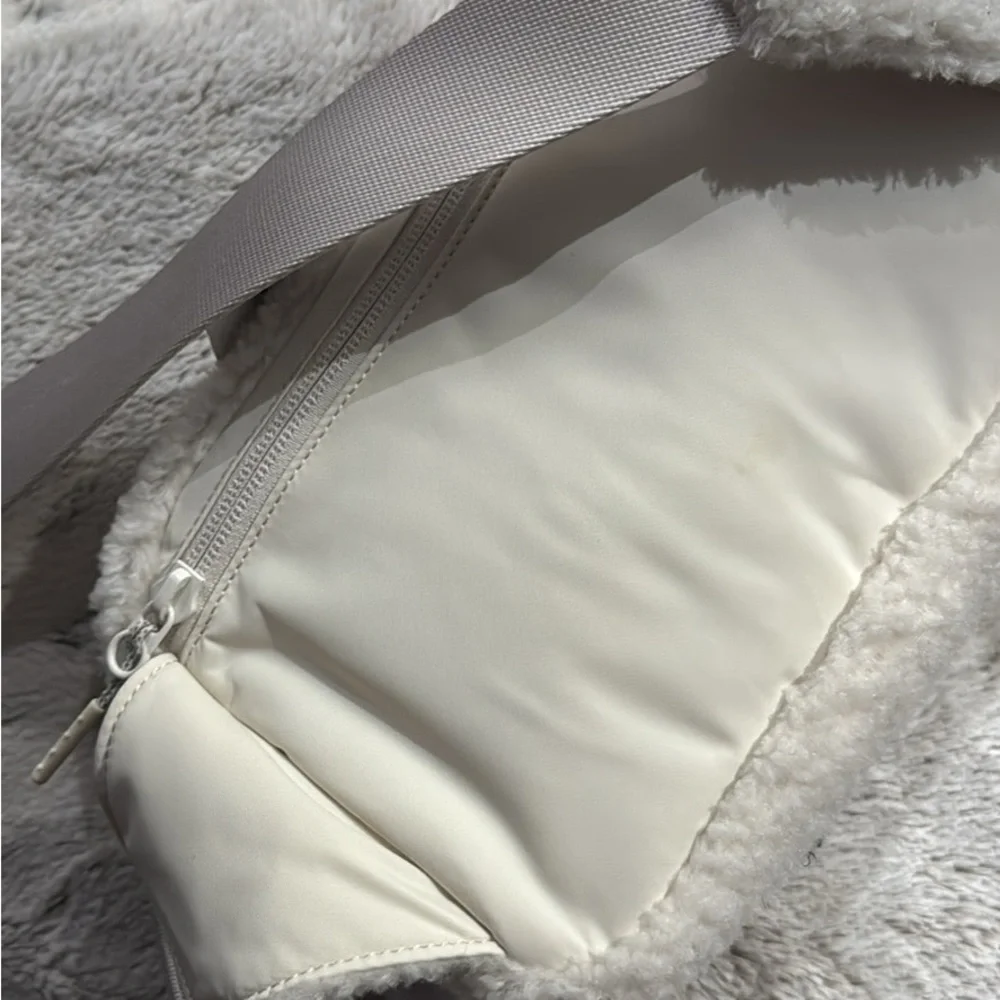 Lululemon Athletica Cream Sherpa Crossbody Bag - Picture 2 of 3